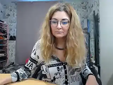 Helen1974 online show from February 19, 2025, 2:01 pm