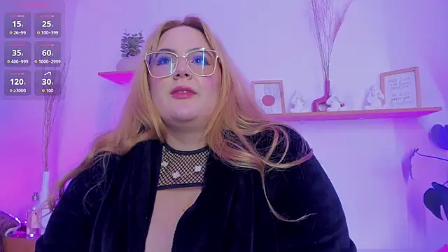 sophiarossee  online show from April 19, 2026, 6:43 pm