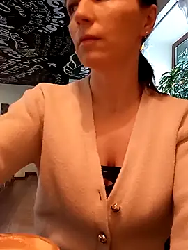 Brilliant-Queen1 online show from February 13, 2025, 12:02 am