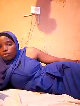 cute naimah online show from November 11, 2025, 5:24 pm