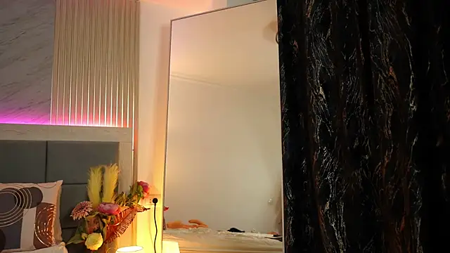 MiaCharm online show from October 30, 2025, 9:26 pm