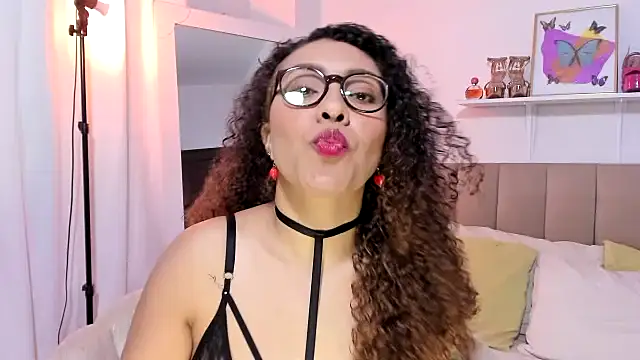 Zoe Gruber online show from December 4, 2025, 12:09 am