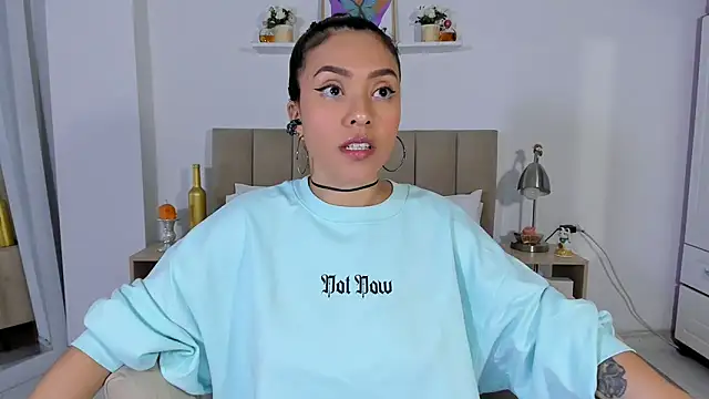 Zoe Gruber online show from April 7, 2026, 11:26 pm