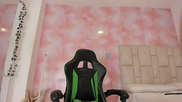 emily lean  online show from April 8, 2026, 11:05 pm