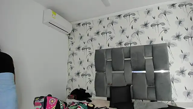 Ehotloveaxxx online show from January 18, 2025, 6:43 pm