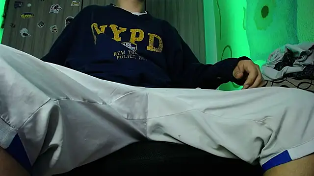 zacwatson  online show from December 24, 2024, 12:11 pm