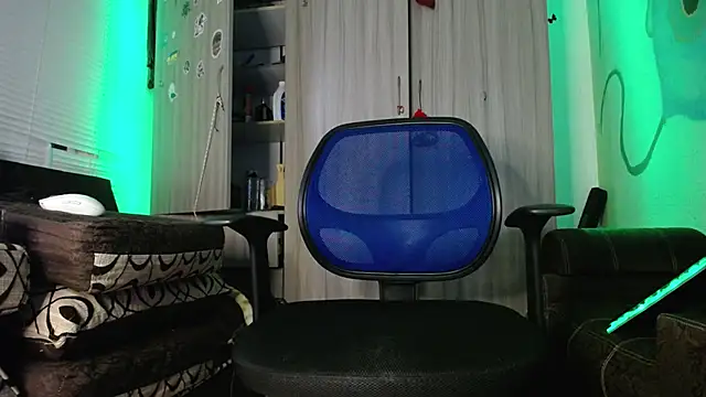 zacwatson  online show from January 12, 2025, 5:45 am