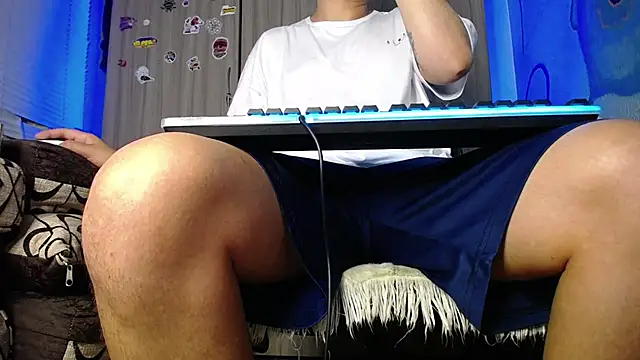 zacwatson  online show from February 3, 2025, 10:58 am