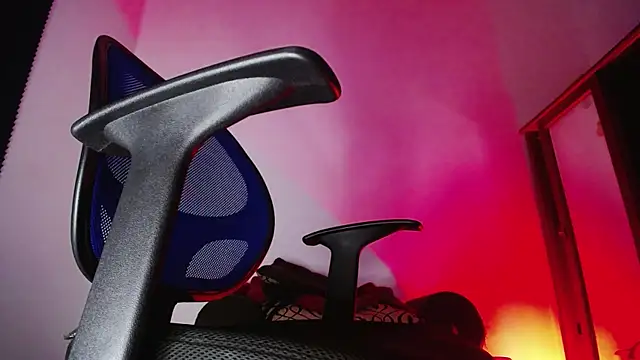 zacwatson  online show from November 5, 2025, 2:55 am