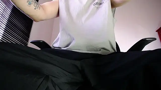 zacwatson  online show from April 15, 2026, 10:32 pm