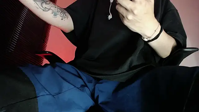 zacwatson  online show from April 21, 2026, 2:37 am