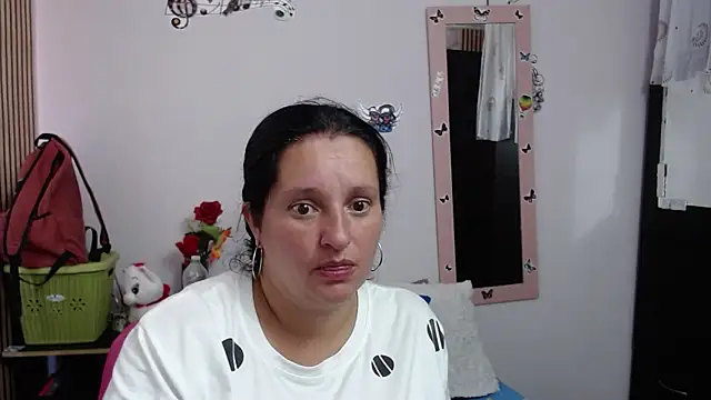 CristialJones  online show from September 23, 2025, 1:58 pm