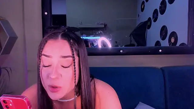 Sussy Bell01 online show from December 16, 2024, 7:43 pm