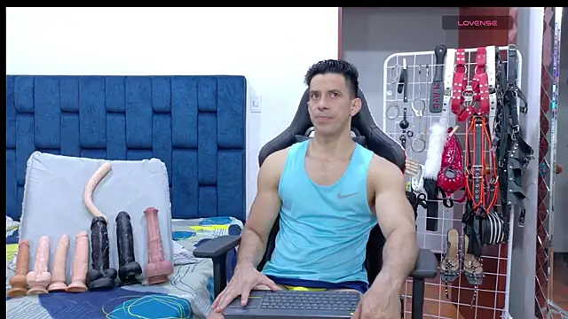 JoseRumbero26 online show from April 21, 2026, 2:04 am