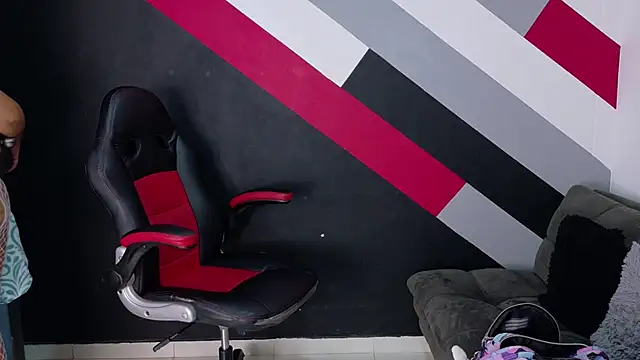 I am yours- online show from December 22, 2025, 12:57 pm