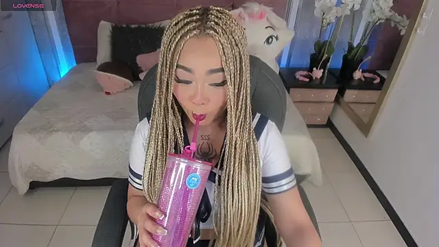 conny  curly online show from October 30, 2025, 2:18 pm