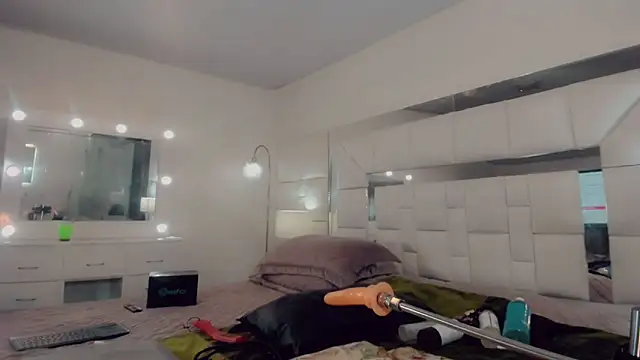  ChanellR  online show from March 6, 2025, 11:47 am