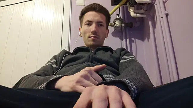  Hocthus  online show from February 3, 2025, 5:35 pm