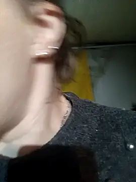 wLESLYMOSw online show from February 1, 2025, 9:54 am