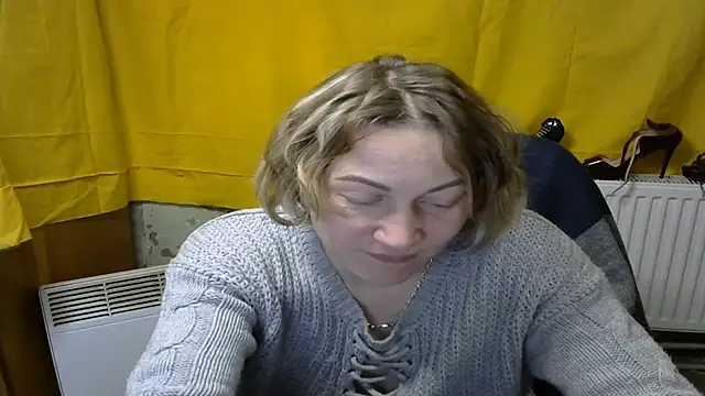 wLESLYMOSw online show from February 12, 2025, 3:27 pm