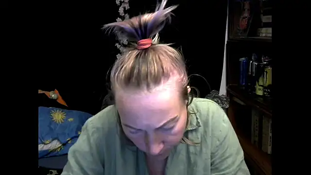 wLESLYMOSw online show from September 12, 2025, 8:03 am