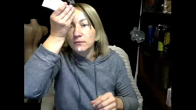 wLESLYMOSw online show from September 29, 2025, 9:25 am