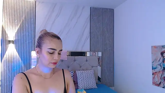 ashley  tylor online show from April 15, 2026, 3:02 am