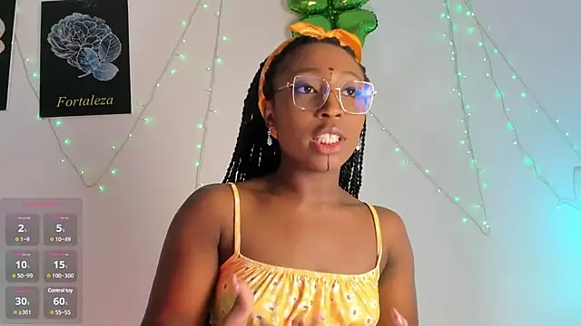 EmmaSanzz  online show from March 11, 2025, 11:44 am