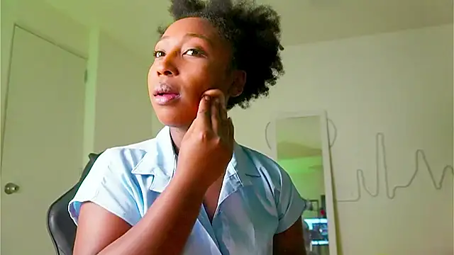 EmmaSanzz  online show from September 29, 2025, 11:59 am