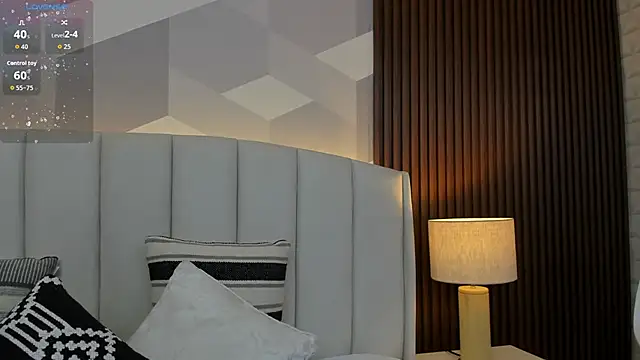 Julietasantos   online show from September 18, 2025, 6:21 pm