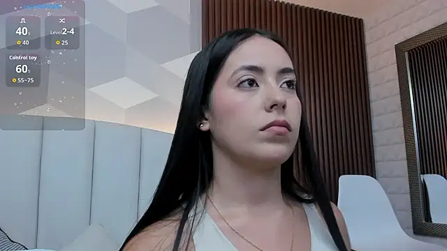 Julietasantos   online show from February 2, 2026, 6:39 pm