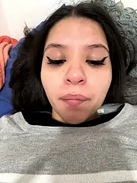 CoralGreenn online show from January 7, 2026, 4:42 pm