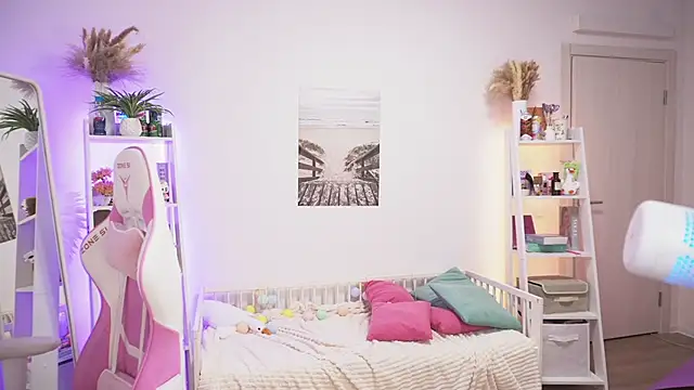 Lily Young online show from January 4, 2025, 7:03 am