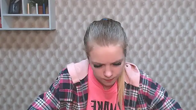 AliceFlirtt  online show from February 5, 2025, 1:44 pm