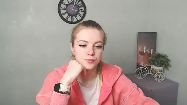 AliceFlirtt  online show from February 12, 2025, 1:37 pm