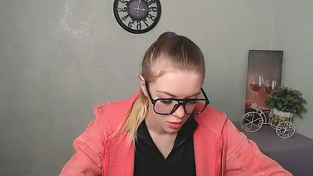 AliceFlirtt  online show from February 28, 2025, 8:09 am