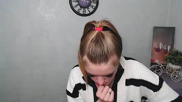 AliceFlirtt  online show from March 6, 2025, 3:02 pm