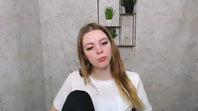 AliceFlirtt  online show from March 12, 2025, 10:26 am