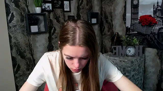 AliceFlirtt  online show from October 15, 2025, 7:52 am