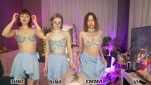 your favoritegirls online show from October 12, 2025, 1:04 am