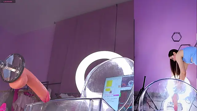 KateBleare online show from December 3, 2024, 3:55 pm