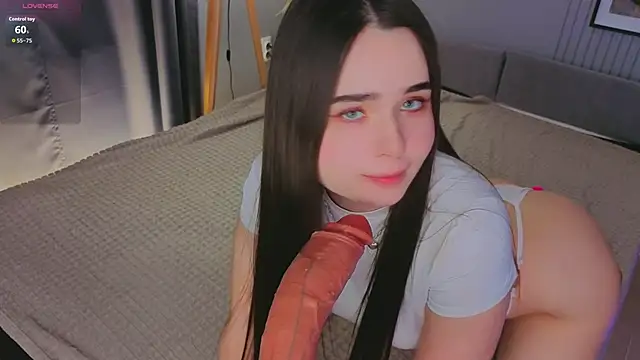 KateBleare online show from November 21, 2025, 3:44 pm