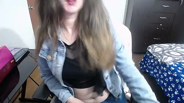 Luna girlhot  online show from February 21, 2025, 9:00 pm