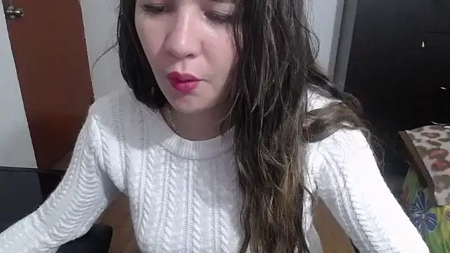 Luna girlhot  online show from March 3, 2025, 6:44 pm