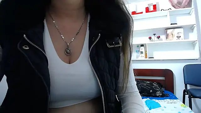 Luna girlhot  online show from February 1, 2026, 6:28 pm