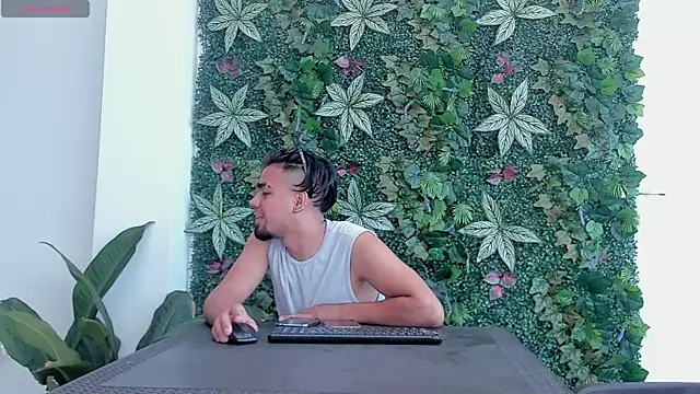 PittAndLunaa online show from April 19, 2026, 12:37 pm