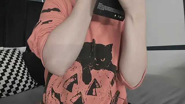 Adeelinee online show from January 17, 2025, 7:49 pm