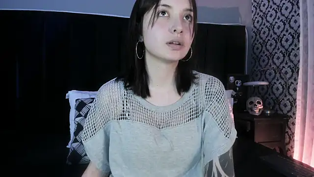 Adeelinee online show from March 26, 2026, 8:03 pm