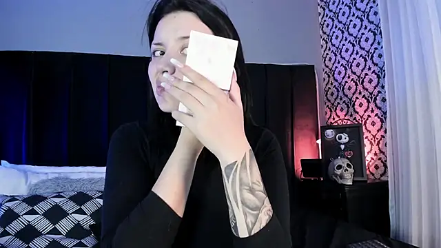 Adeelinee online show from April 20, 2026, 7:59 pm