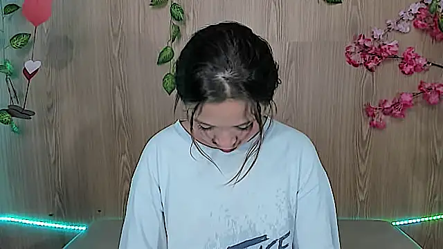 jenelotizz06 online show from September 14, 2025, 8:08 pm